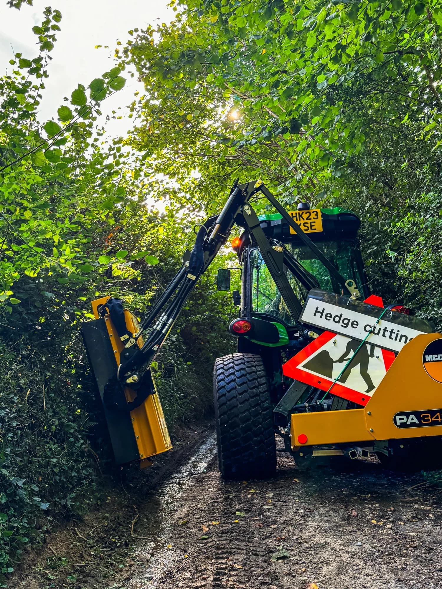 Hampshire narrow lane hedge cutting