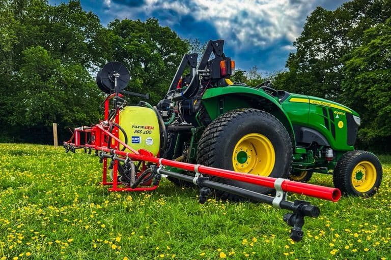24 foot spray boom fopr large area coverage