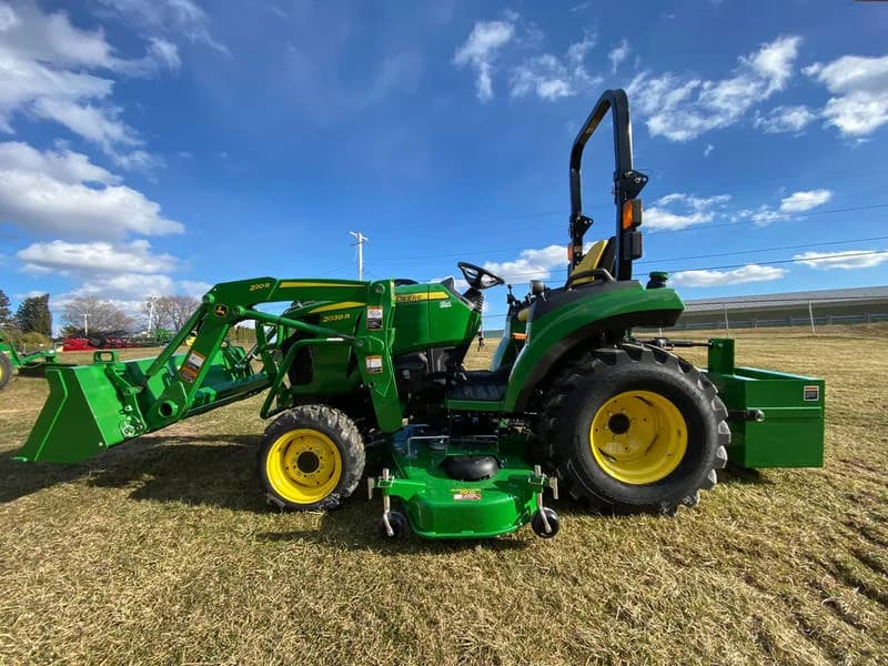 John Deere 2038R