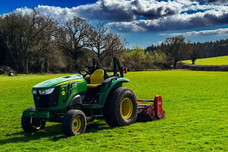 John Deere 4066M with Kuhn Flail mower